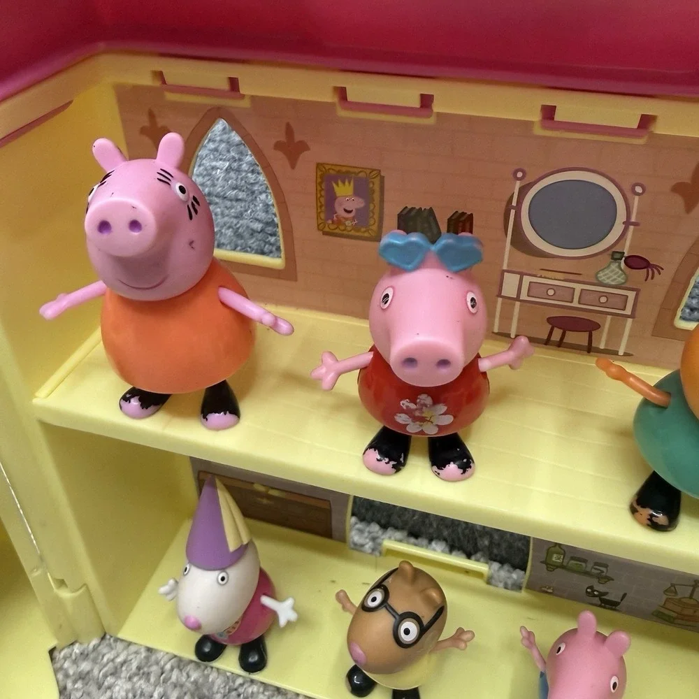 Peppa Pig Princess Castle doll house w/ family friends figures